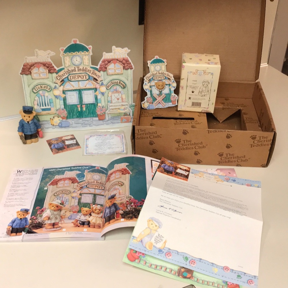 Cherished Teddies Town Depot(CRT289), Lloyd(CT003), Lapel Pin(CRT279) & Registry